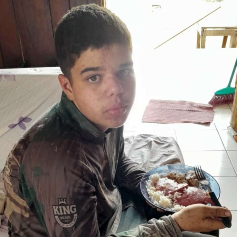 Jovem que desapareceu em área de queimadas após sair para caçar pássaros é encontrado em MT; veja o relato da mãe