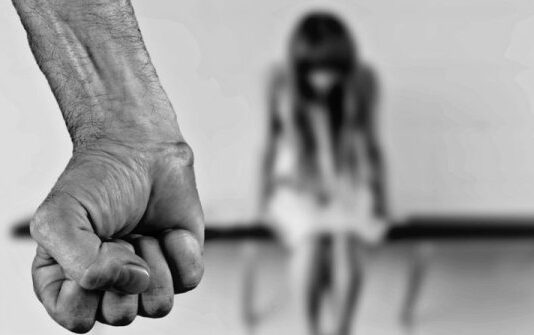 PAI É PRESO APÓS MENINA DE 9 ANOS APRESENTAR SINAIS DE AGRESSÕES EM PRIMAVERA DO LESTE