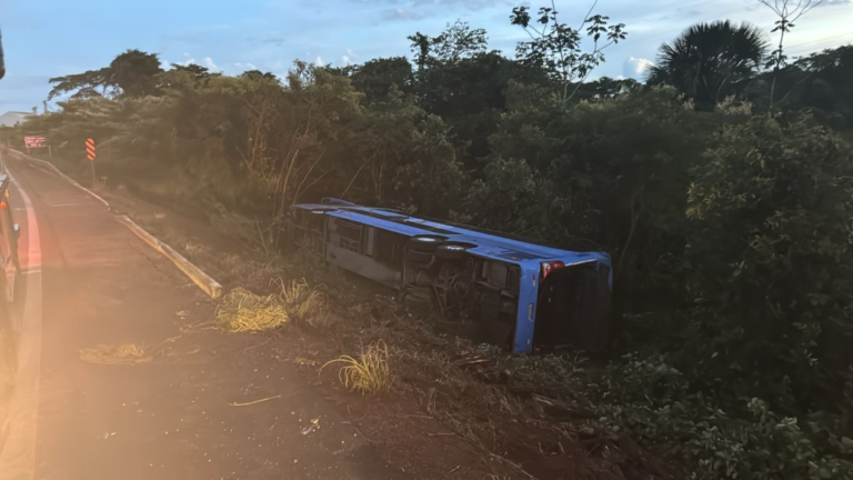 GRAVE ACIDENTE: TOMBAMENTO DE ÔNIBUS DEIXA MORTOS E FERIDOS EM MT