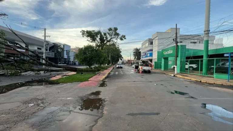 GRANIZO, RAIOS E VENTANIA: TEMPORAL CAUSA QUEDA DE TELHADOS, APAGÃO E ASSUSTA MORADORES EM PRIMAVERA DO LESTE